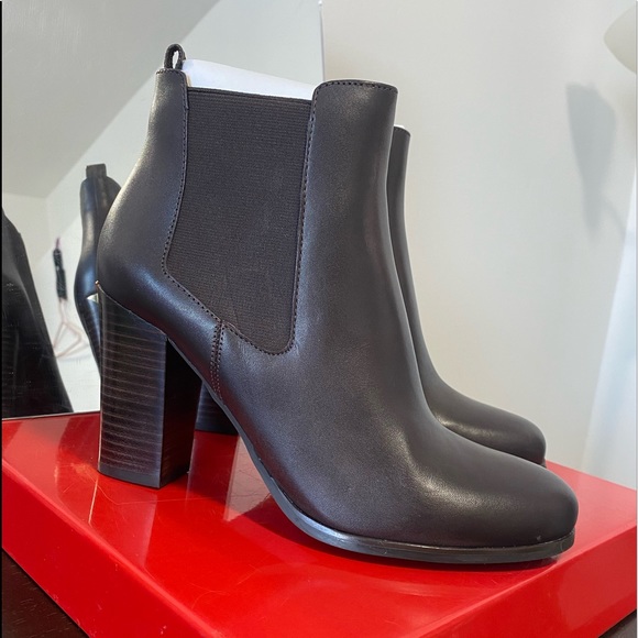 SOLD! BRAND NEW MICHAEL KORS Boots 7.5 US Water and stain repellent DONE - Picture 2 of 11